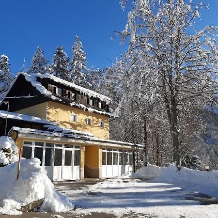Rooms Barovc By The Lake Jasna クランスカゴーラ エクステリア 写真 The station building in 2013