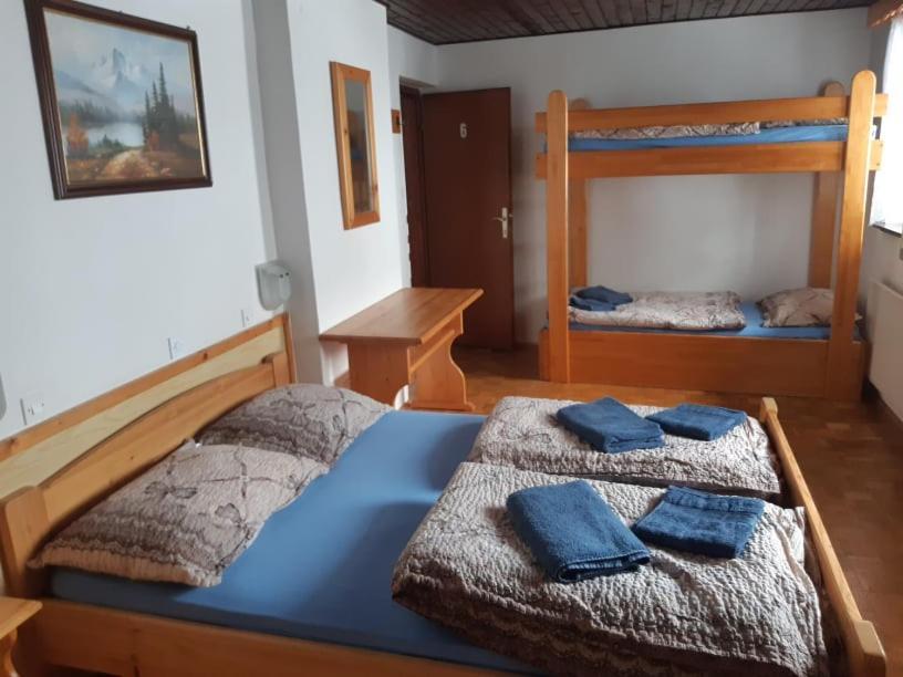 Rooms Barovc By The Lake Jasna クランスカゴーラ エクステリア 写真 A typical room at the hostel