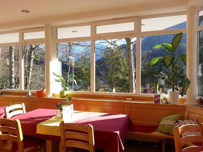 Rooms Barovc By The Lake Jasna クランスカゴーラ エクステリア 写真 The dining room at the Waldorfschule in Freiburg, Germany