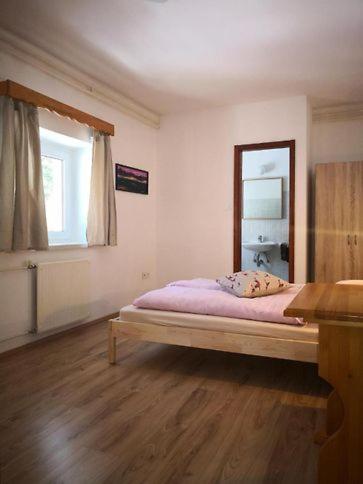 Rooms Barovc By The Lake Jasna クランスカゴーラ エクステリア 写真 A room at the hostel