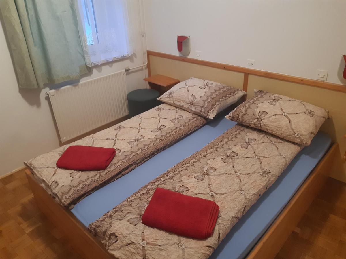 Rooms Barovc By The Lake Jasna クランスカゴーラ エクステリア 写真 A futon