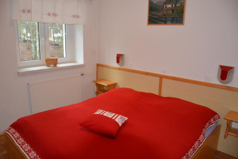 Rooms Barovc By The Lake Jasna クランスカゴーラ エクステリア 写真 A typical bedroom in a German youth hostel