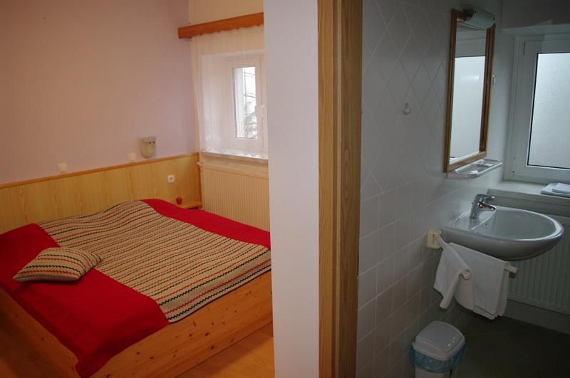Rooms Barovc By The Lake Jasna クランスカゴーラ エクステリア 写真 A typical room at the hotel