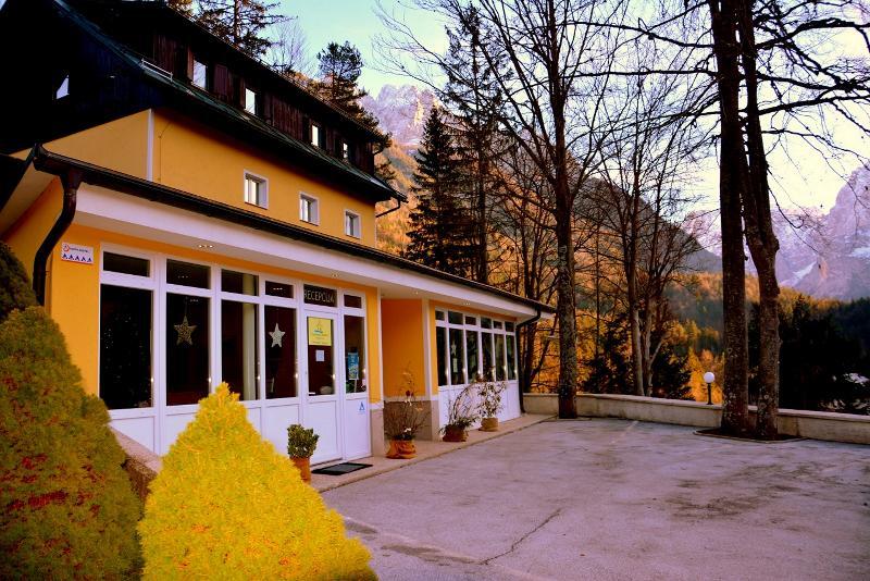 Rooms Barovc By The Lake Jasna クランスカゴーラ エクステリア 写真 The town hall